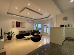 Villa Apricot